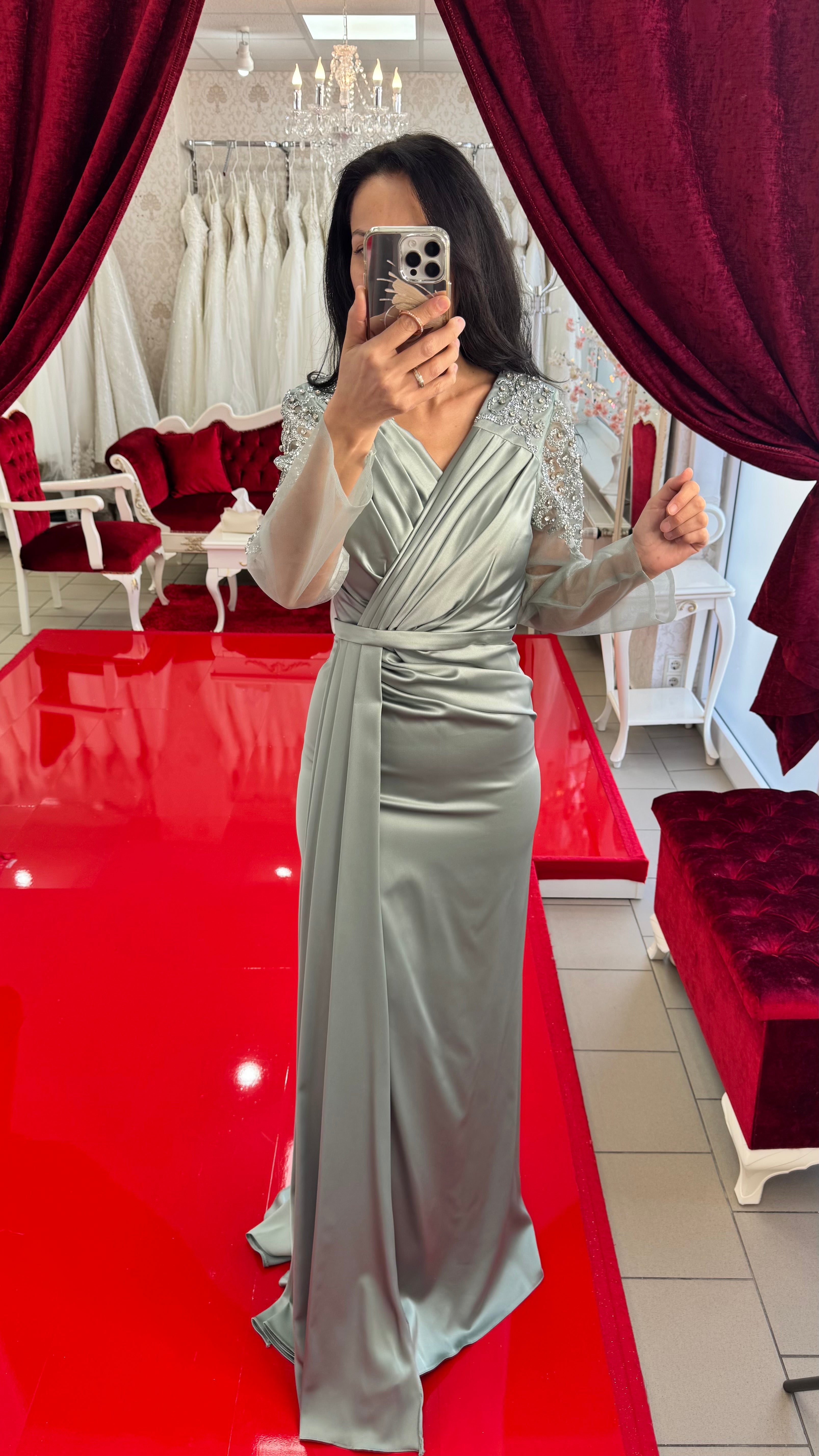 Elegantes, bodenlanges Abendkleid mit Zierperlen / C5866