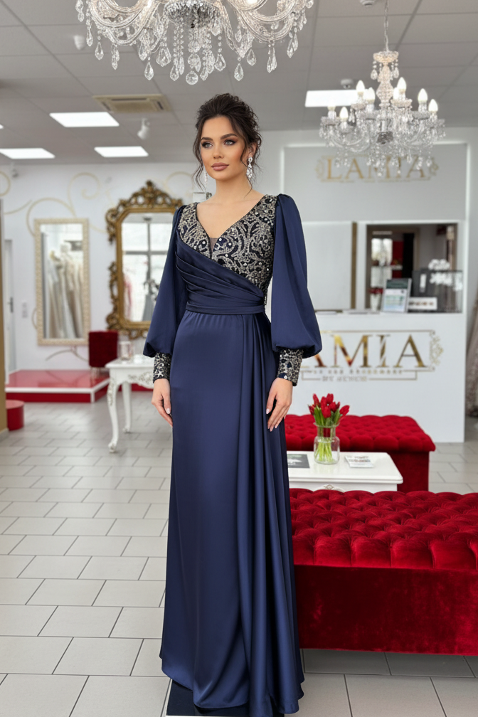 Elegantes Abendkleid mit Stickerei