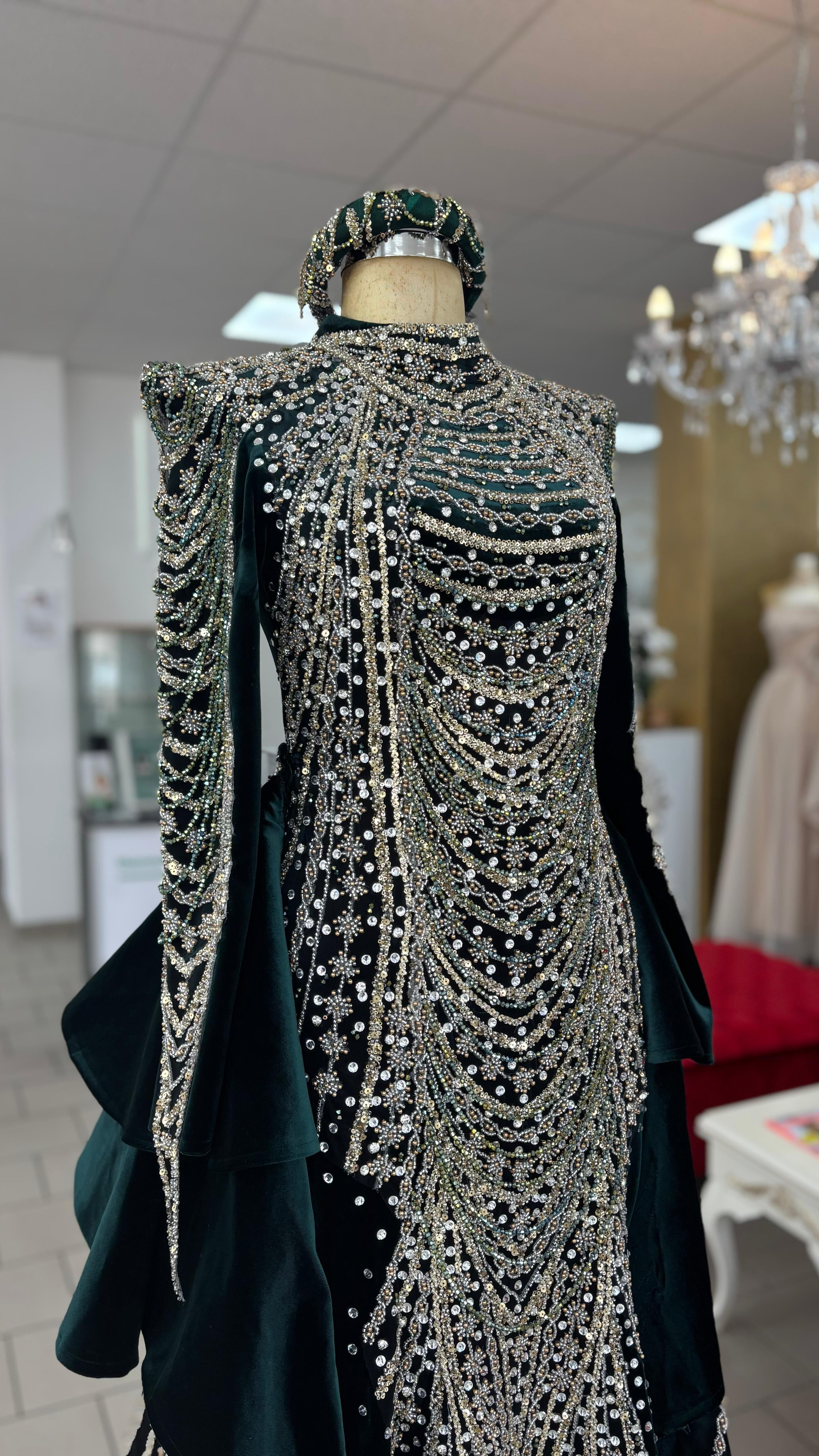 Kaftan „Hürrem“ – Luxus Bindallı in Smaragdgrün mit Kristallbesatz