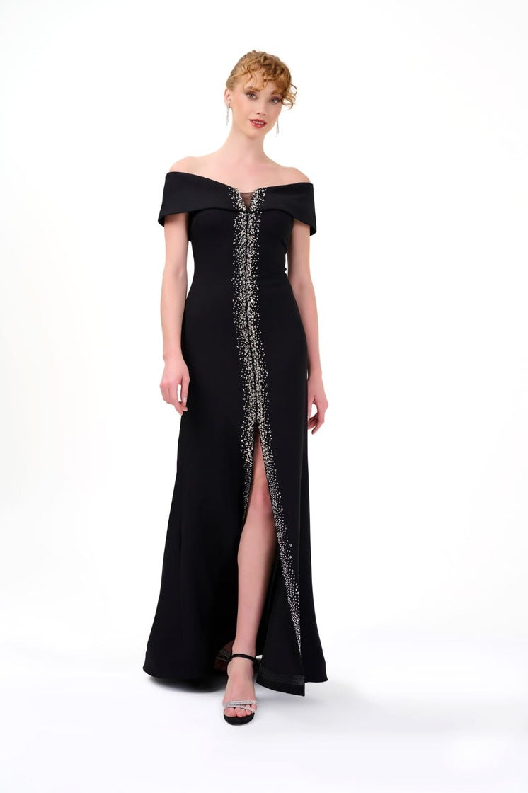 Elegantes Off-Shoulder-Abendkleid mit Strasslinie
/ C5950