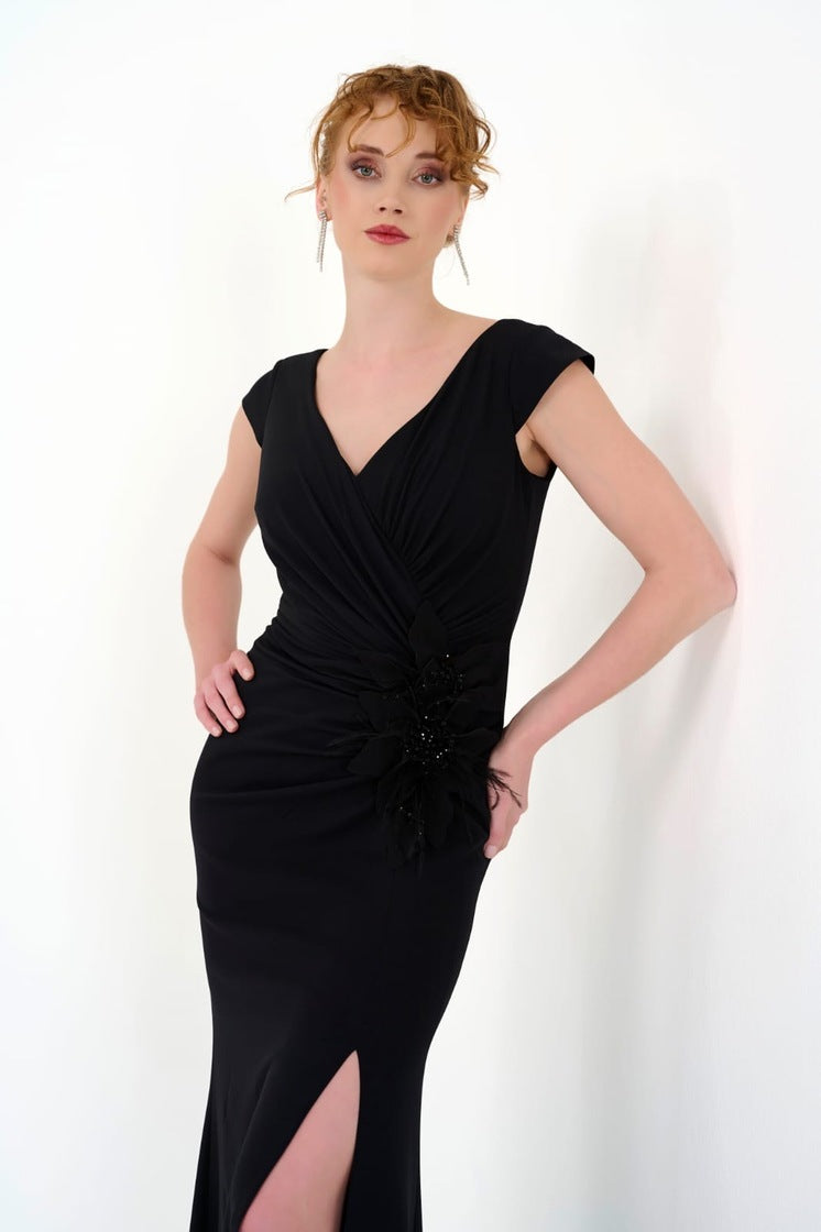 Elegantes Abendkleid mit Drapierung & Beinschlitz