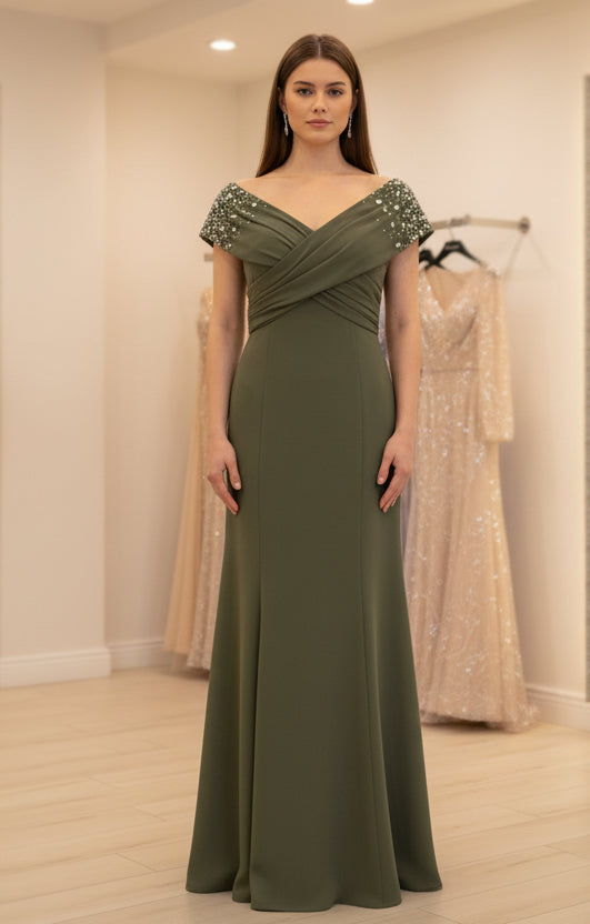 Elegantes Abendkleid mit Perlenärmeln und Drapierung - C6153