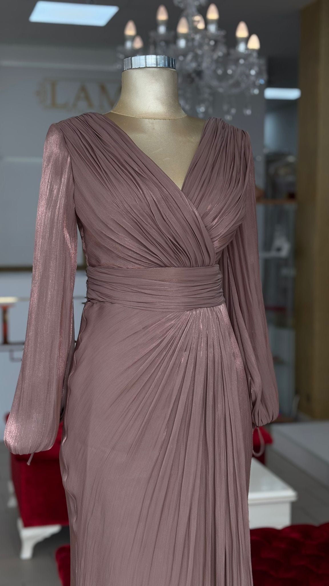 Abendkleid mit Wickeloptik & Plisseerock – Modell G8502