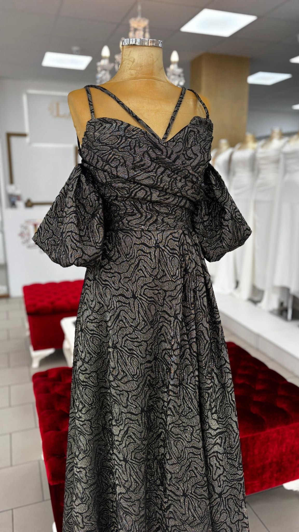 Elegantes Abendkleid mit Jacquardmuster / C4917