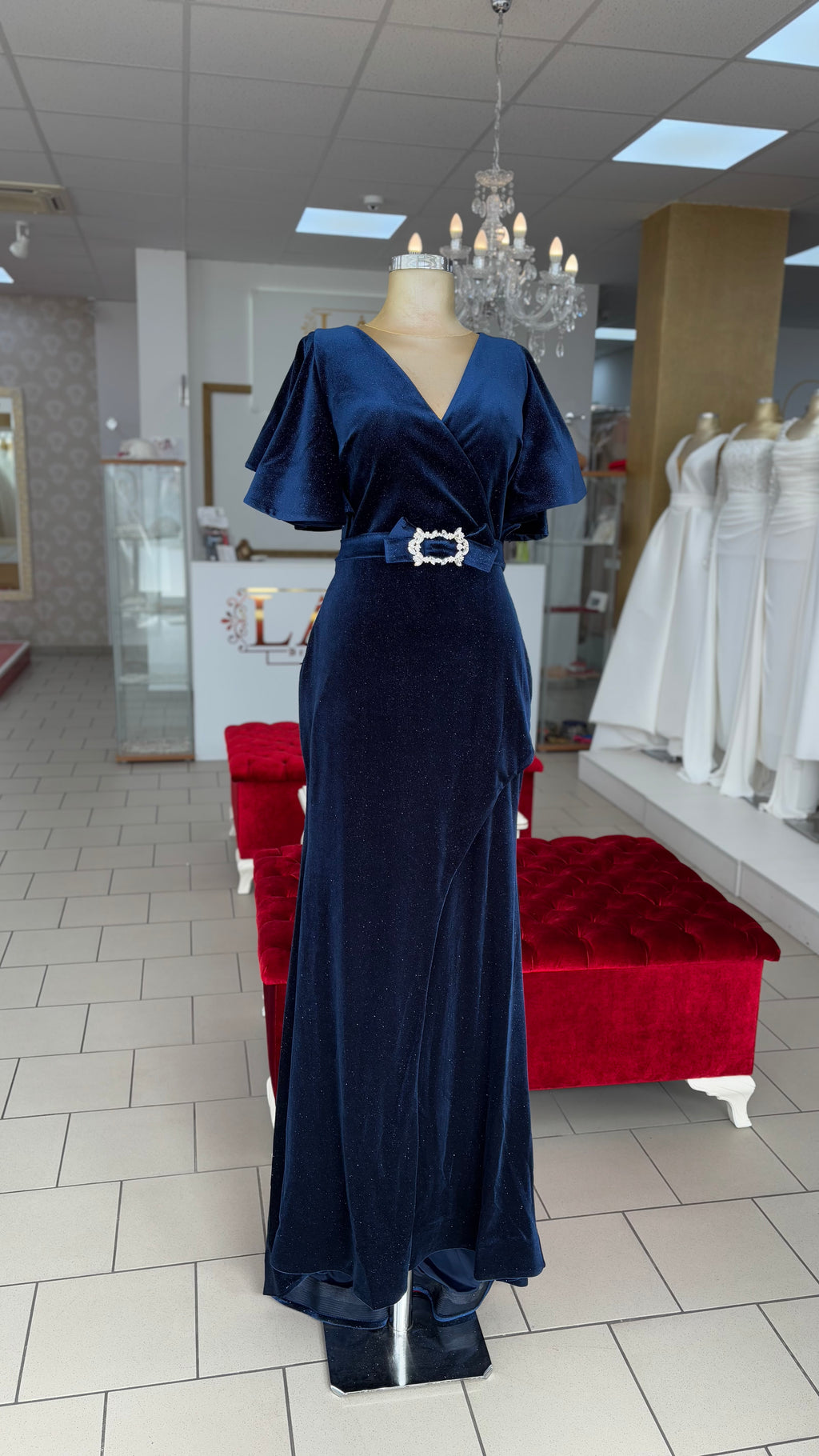 Elegantes Abendkleid mit Fledermausärmeln & Schmuckgürtel / C5727