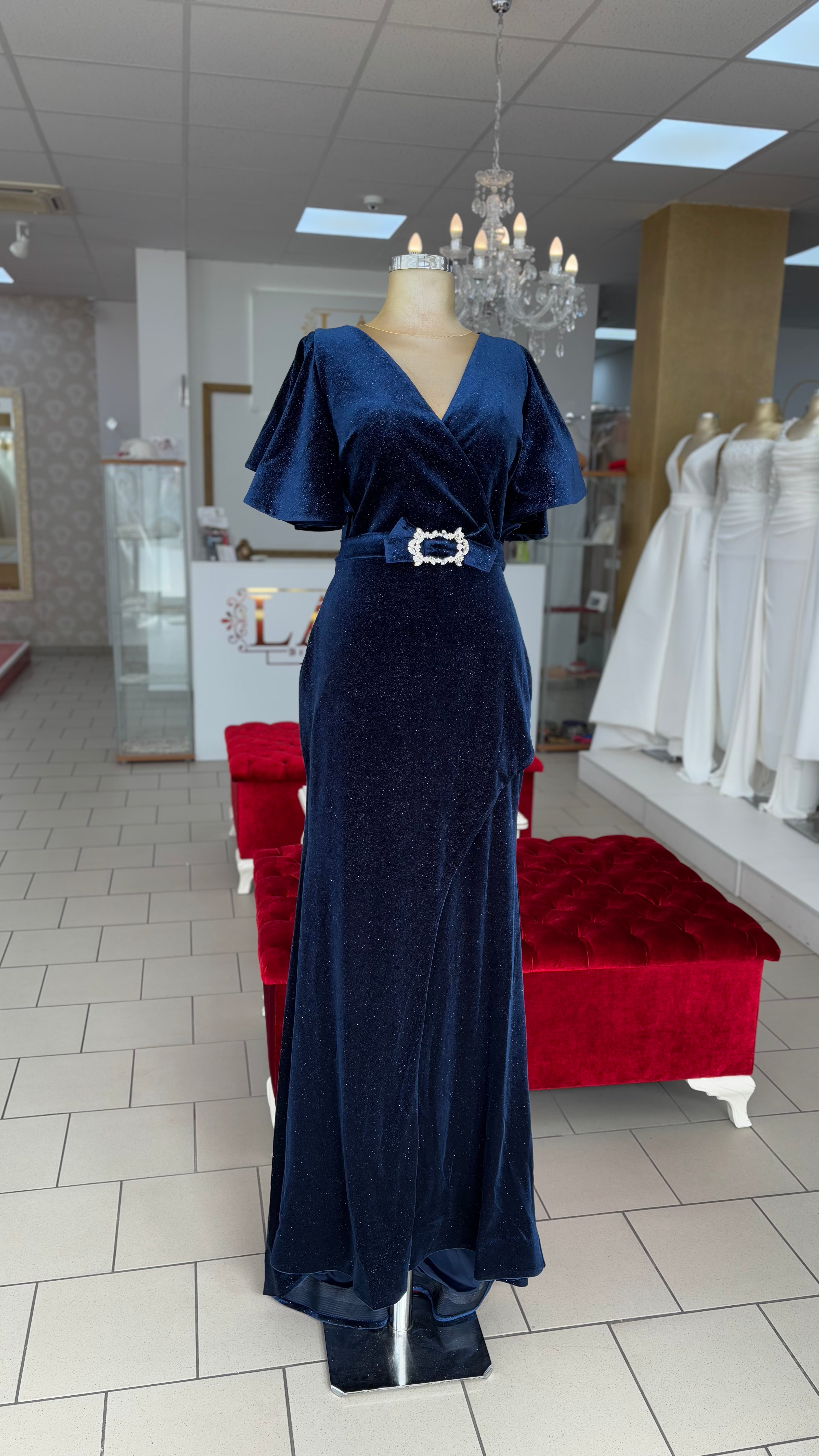 Elegantes Abendkleid mit Fledermausärmeln & Schmuckgürtel / C5727
