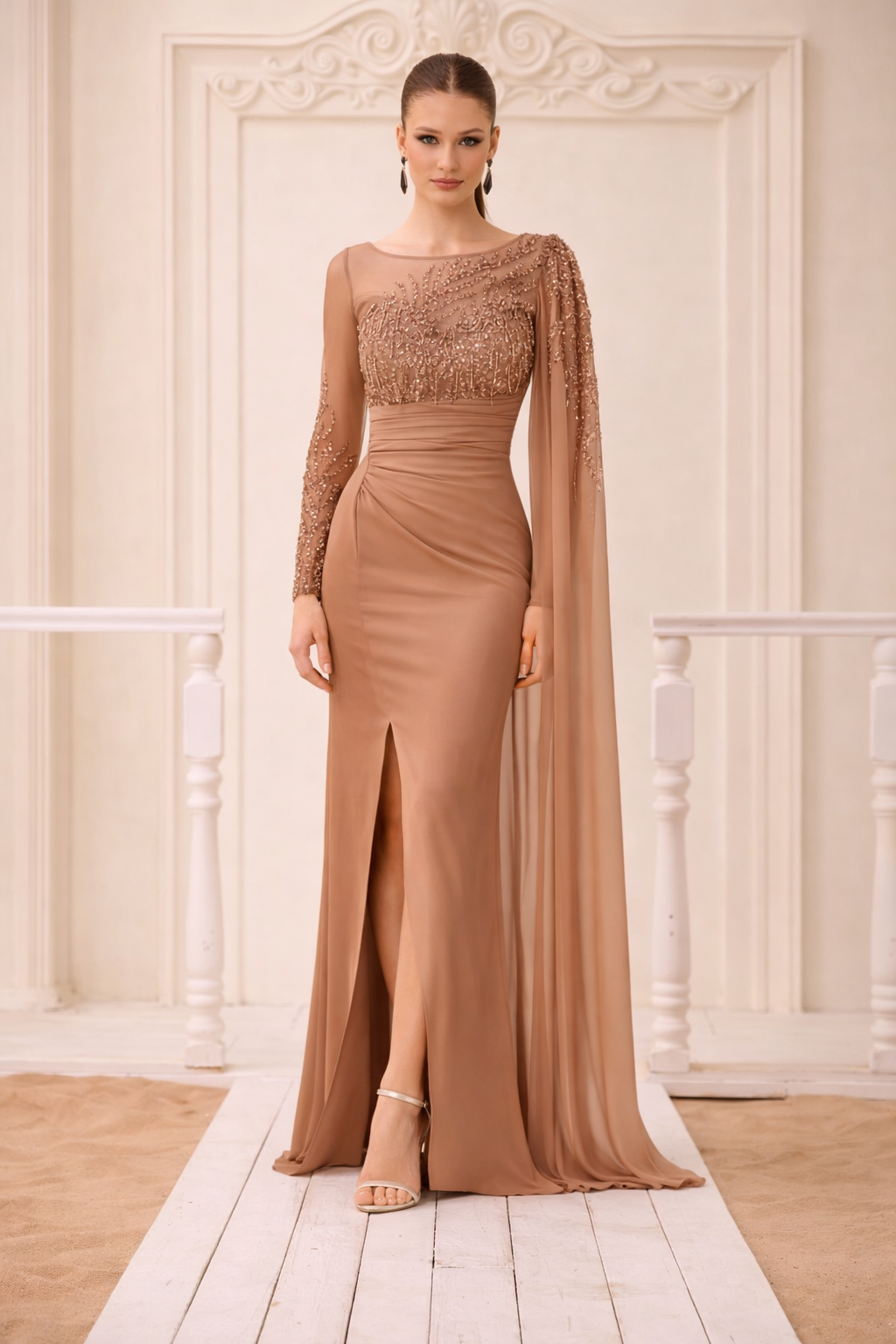 Elegantes Abendkleid mit Perlen- und Stickereibesatz / C2116