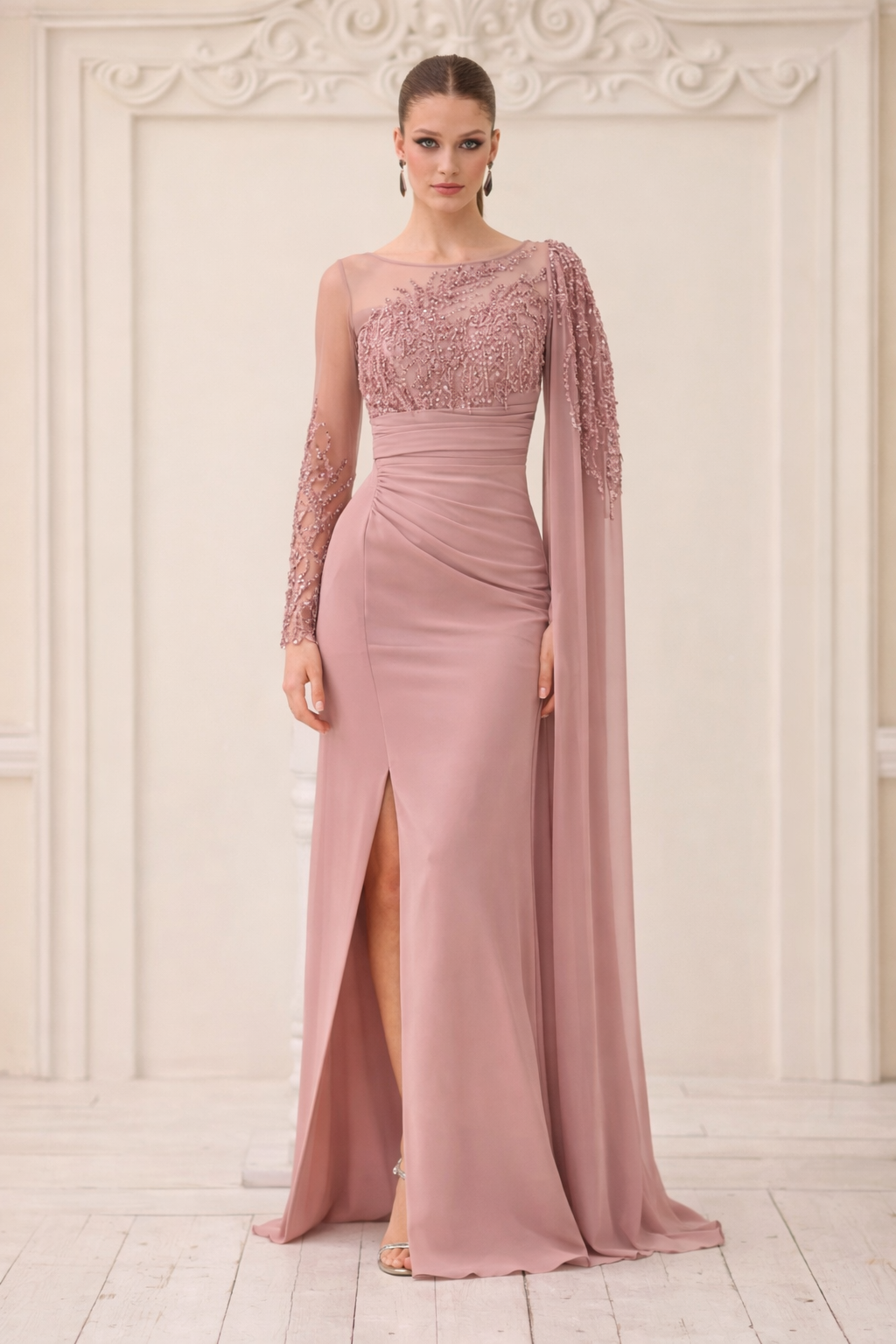 Elegantes Abendkleid mit Perlen- und Stickereibesatz / C2116