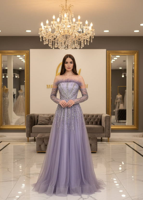 Elegantes Abendkleid mit Perlenbesatz & Federdetail / C4918