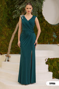 Elegantes Glanz-Abendkleid mit Drapierung & Beinschlitz
/ C5986
