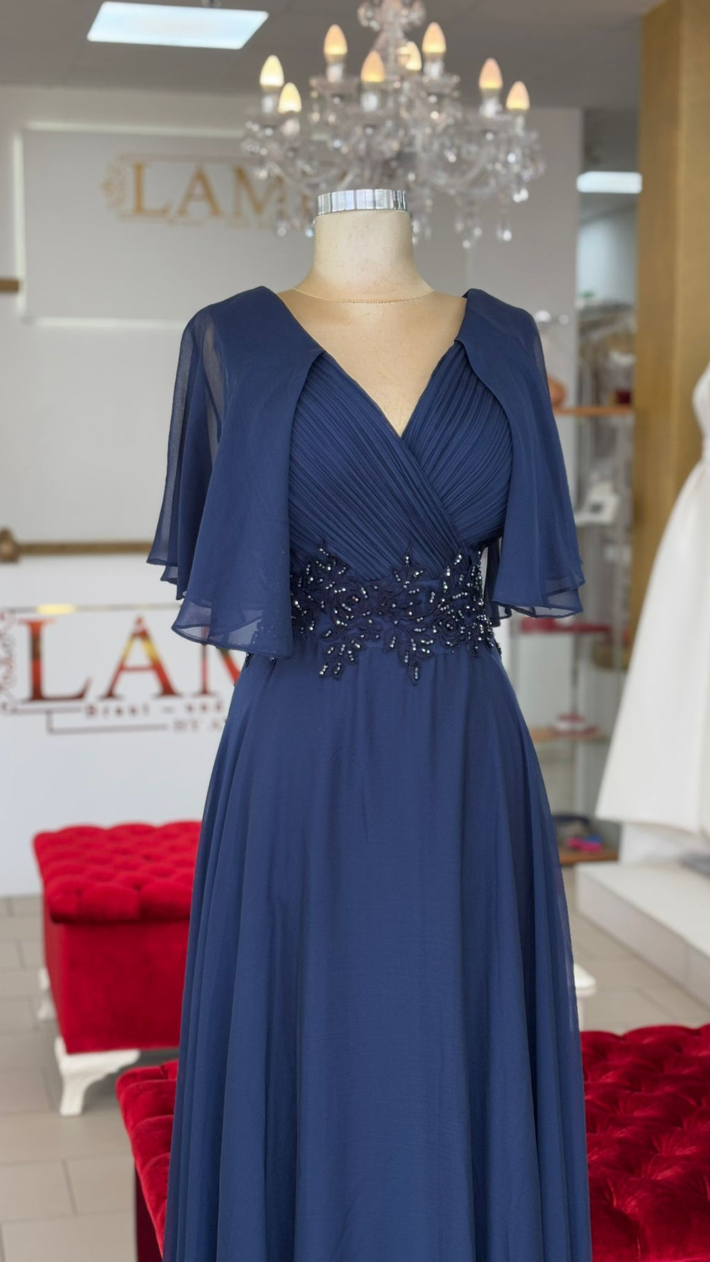 Abendkleid mit Chiffonrock & V-Ausschnitt – Modell FK639