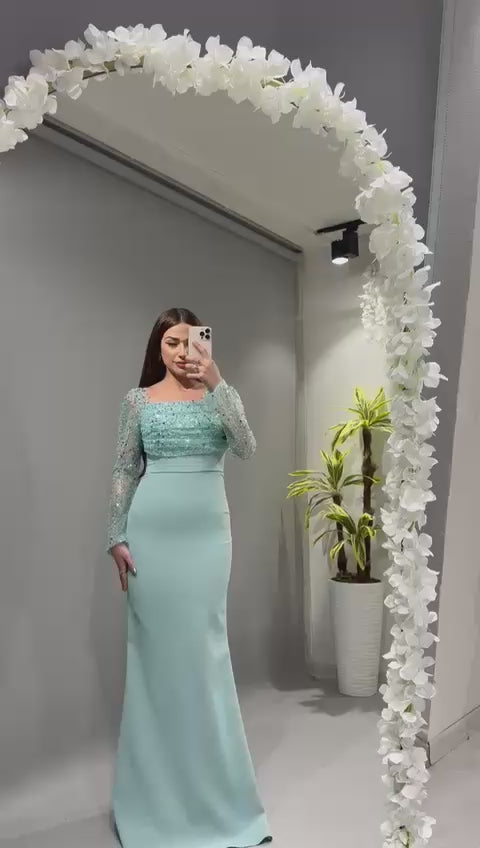Abendkleid mit Perlenärmeln – Modell M361