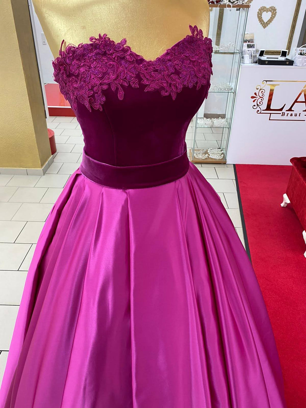 Ballkleid Kirsch