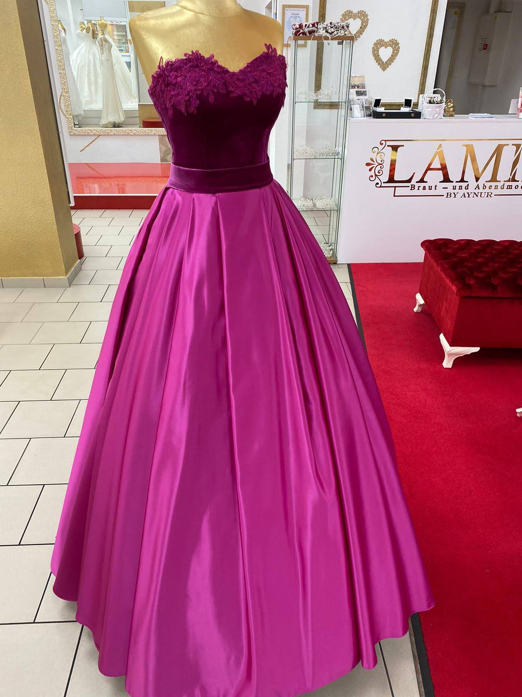 Ballkleid Kirsch